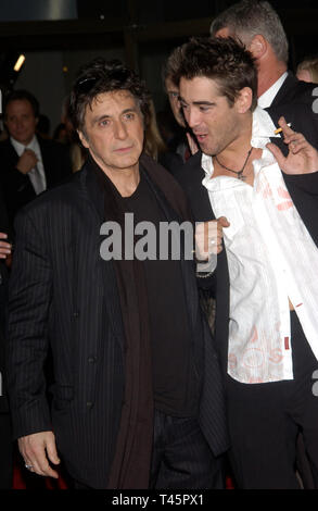 LOS ANGELES, Ca. Januar 28, 2003: Schauspieler COLIN FARRELL (rechts) und AL PACINO am Los Angeles Premiere ihres neuen Films Die rekrutieren. © Paul Smith/Featureflash Stockfoto