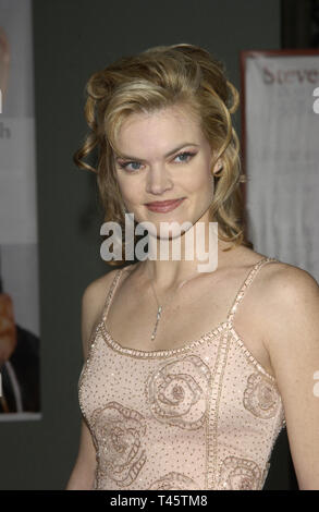 LOS ANGELES, Ca. März 02, 2003: Schauspielerin MISSI PYLE im Hollywood Premiere ihres neuen Films bringt man das Haus. © Paul Smith/Featureflash Stockfoto