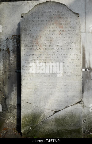 London, Großbritannien. April 10, 2019: Gedenkstein im St James's Kirche, Clerkenwell an Ellen Lefevre und ihre vier Kinder, brutal von ihren mudered husban Stockfoto