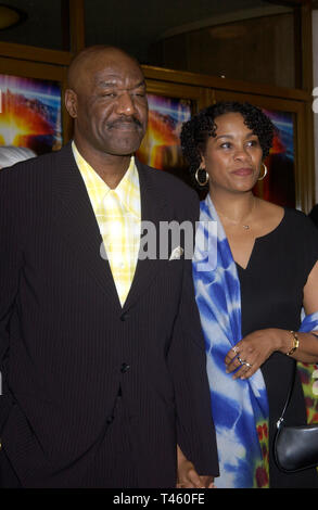 LOS ANGELES, Ca. 25. März 2003: Schauspieler Delroy Lindo & Frau an der Weltpremiere in Los Angeles, seines neuen Films. Stockfoto