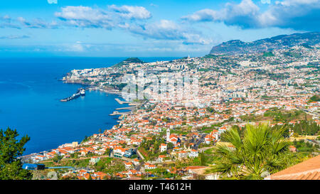 Panoramablick über Funchal, vom Aussichtspunkt Miradouro das Neves, Insel Madeira, Portuga Stockfoto