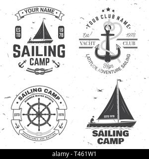 Der Sommer Segeln camp Abzeichen. Vektor. Konzept für T-Shirt, Druck, Stempel oder T-Stück. Vintage Typografie Design mit schwarzen Meer Anker, Rad und Seil Knoten Silhouette. Beste sportliche Aktivität Stock Vektor