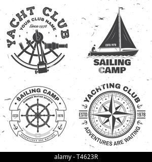 Der Sommer Segeln camp Abzeichen. Vektor. Konzept für T-Shirt, Druck, Stempel oder T-Stück. Vintage Typografie Design mit schwarzen Meer Anker, Handrad, Kompass und sextant Silhouette. Beste sportliche Aktivität Stock Vektor