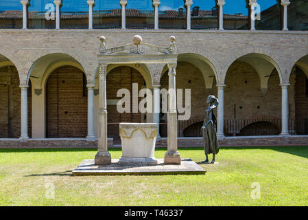 RAVENNA, Italien 2018 August 03: Dante Museum von Ravenna, Innenhof Stockfoto