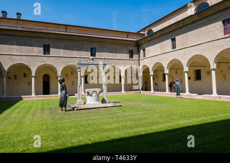 RAVENNA, Italien 2018 August 03: Dante Museum von Ravenna, Innenhof Stockfoto