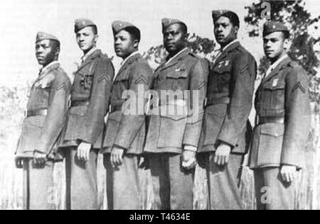 Us-Marines der erste Afrikaner - platoon Pose in diesem undatierten Foto. Von links sind Mortimer A. Cox, Arnold R. Bostick, Edgar R. Davis, Jr., Gilbert H.' Raute-" Johnson und Edgar R. Huff (Der platoon drill Instructors,) und Charles E. Allen. Stockfoto
