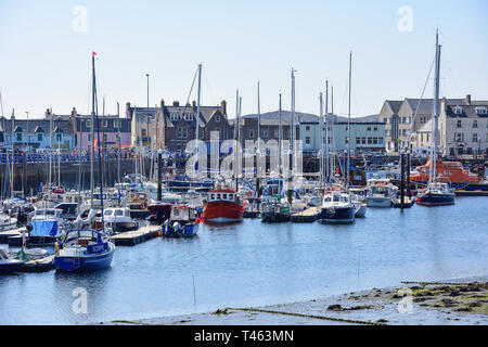 Blick auf die Stadt und den Hafen, Stornoway auf der Insel Lewis, Äußere Hebriden, Na h-eileanan Siar, Schottland, Vereinigtes Königreich Stockfoto