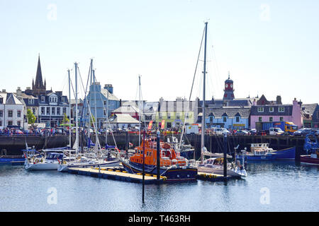 Blick auf die Stadt und den Hafen, Stornoway auf der Insel Lewis, Äußere Hebriden, Na h-eileanan Siar, Schottland, Vereinigtes Königreich Stockfoto