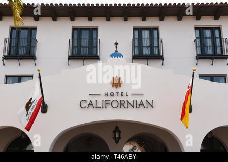 SANTA BARBARA, Kalifornien - 11. April 2019: Das Hotel Kalifornischen verfügt über luxuriöse Zimmer und einen Panoramablick auf das Meer, die Küste und die Santa Ynez Mou Stockfoto