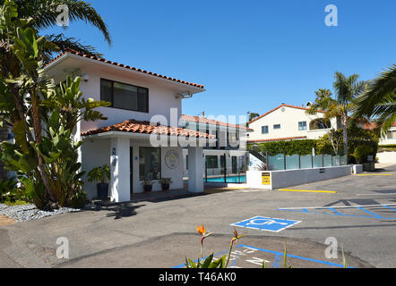 SANTA BARBARA, Kalifornien - 11. APRIL 2019: Die Blaue Sands Inn, liegt nur wenige Schritte vom Santa Barbaras berühmten East Beach. Stockfoto