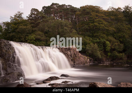 Aasleagh Falls in Connemara sitzen auf der Grenze zwischen Galway und Mayo. Stockfoto