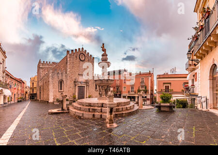 Piazza Duomo in Taormina, Sizilien, Italien Stockfoto