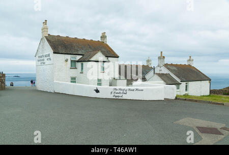 Penwith Haus, die Erste & letzte Haus, bei Lands End, Cornwall, Großbritannien gelegen Stockfoto