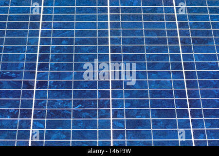 Nahaufnahme eines Array von Photovoltaik Solar Panels Stockfoto