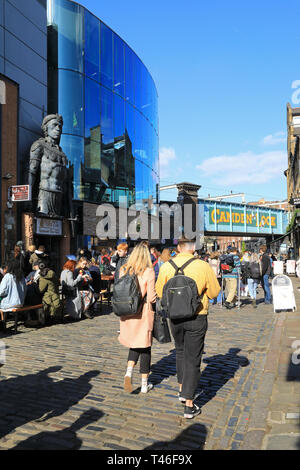 Shaka Zulu Bar/Restaurant/Club in vibrant Camden Market in der Frühlingssonne, im Norden von London, Großbritannien Stockfoto