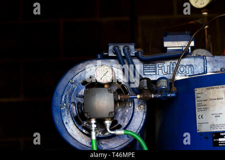 Alten Fulton Kraftstoff Feuer Modell 10J Dampfkessel mit Manometer, Firma 1949 gegründet Stockfoto