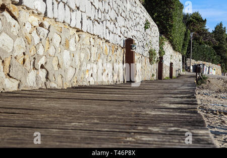 perspective of wood bridge on the beach . Walkway wood Stockfoto