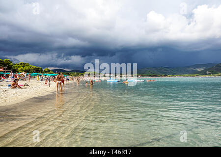 Toskana, Italien, 17. Juli 2018: Die wetterlage vom tropischen Sturm am Strand betroffen Stockfoto