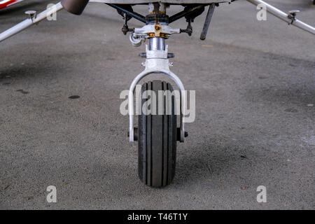 Landing Gear close up, light Sport aicraft Vorderrad, Ansicht von Dämpfer und Rad Stockfoto