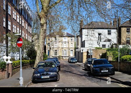 Wohnhäuser und Wohnungen auf Cardigan Road in Richmond an der Themse Surrey Greater London England Großbritannien Stockfoto