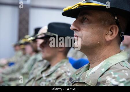 Nationalgarde Soldaten an einer Übertragung der Autorität Zeremonie am gemeinsamen Training Center, 14. März 2019. Bei der Preisverleihung, 1. die New Jersey's National Guard Squadron, 102 Cavalry Regiment angenommen mission Autorität aus der 1. Staffel von der California National Guard, 18 Cavalry Regiment. (Army National Guard Stockfoto