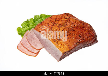 Geräuchertes Rindfleisch und Grün auf einem isolierten studio Hintergrund Stockfoto