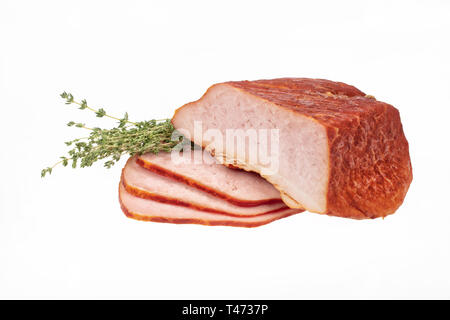 Geräuchertes Rindfleisch und Grün auf einem isolierten studio Hintergrund Stockfoto