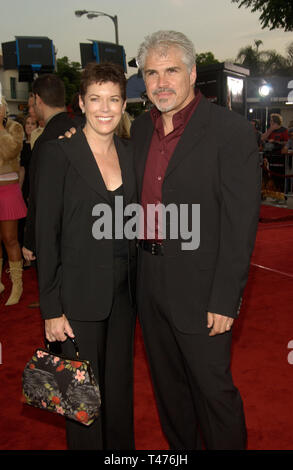 LOS ANGELES, Ca. Juli 22, 2003: Regisseur & produzent Gary Ross, Allison Thomas bei der Weltpremiere in Los Angeles, der Ihren neuen Film Seabiscuit. Stockfoto