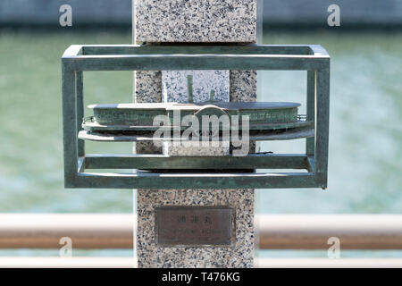 Statue von traditionellen Stil Boot, Shinkawa 1000 Sakura, Edogawa-Ku, Tokio, Japan Stockfoto