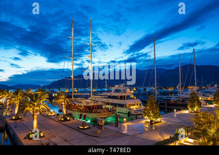 Nacht Blick auf Porto Montenegro Tivat Montenegro am 12. April 2019 Stockfoto