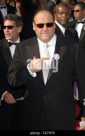 LOS ANGELES, Ca. September 21, 2003: James Gandolfini auf der 55. jährlichen Primetime Emmy Awards in Los Angeles. Stockfoto