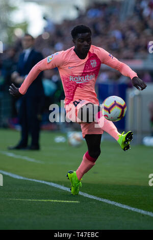 Huesca, Spanien. 13 Apr, 2019. Moussa Wague des FC Barcelona (40) Während der Spanischen Liga Fußballspiel zwischen SD Huesca und FC Barcelona im El Alcoraz Stadion in Huesca am 13. April 2019. Das Match endete mit einem Unentschieden 0-0. Credit: Daniel Marzo/Pacific Press/Alamy leben Nachrichten Stockfoto