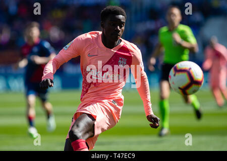 Huesca, Spanien. 13 Apr, 2019. Moussa Wague des FC Barcelona (40) Während der Spanischen Liga Fußballspiel zwischen SD Huesca und FC Barcelona im El Alcoraz Stadion in Huesca am 13. April 2019. Das Match endete mit einem Unentschieden 0-0. Credit: Daniel Marzo/Pacific Press/Alamy leben Nachrichten Stockfoto