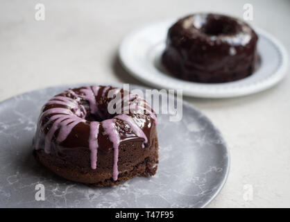 Glutenfreie Schokoladen-Donuts Stockfoto