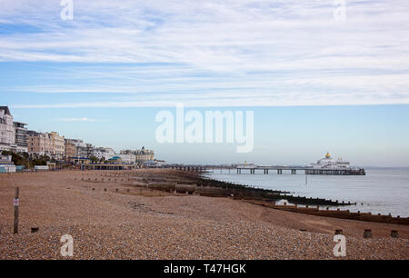 Eastbourne Strand und Pier im Winter, East Sussex, England, UK. Stockfoto