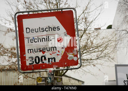 Altes Schild zum Deutschen Technik Museum, Berlin, Deutschland. Stockfoto