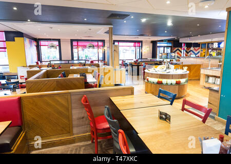 37727 Text 100 16/11/17 Pizza Hut Restaurant makeover, Robin Park, Wigan. Bild von Chris Bull/UNP Stockfoto
