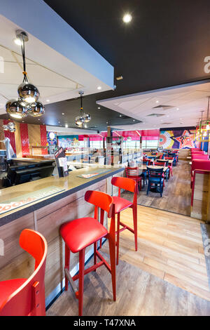 37727 Text 100 16/11/17 Pizza Hut Restaurant makeover, Robin Park, Wigan. Bild von Chris Bull/UNP Stockfoto