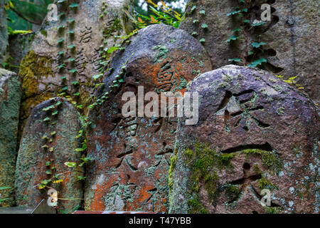 Japanischer Text carved in Steinen in Kyoto, Japan Stockfoto