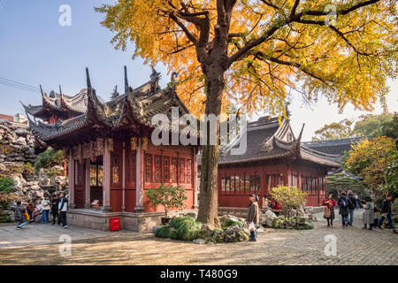29. November 2018: Shanghai, China - Kuailou Pavillon und Jingyi Studie in der Yu Garten, Teil der Shanghai Nanshi Altstadt. Stockfoto