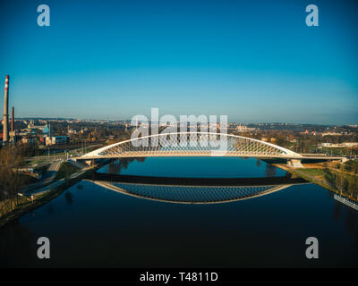 Futuristische Trojabrücke in Holešovice Prag Stockfoto