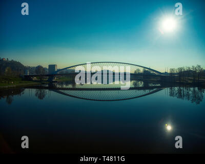 Futuristische Trojabrücke in Holešovice Prag Stockfoto