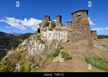 Omalo Dorf, Tuscheti region, Georgia. Verteidigungstürme auf den Kaukasus trekking. Stockfoto