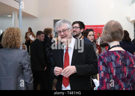 Welsh arbeit Chef Mark Drakeford Adressen der Delegierten auf die Waliser Arbeitskonferenz auf das Venue Cymru Llandudno Wales. Stockfoto