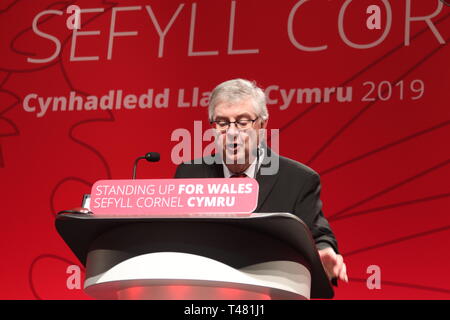 Welsh arbeit Chef Mark Drakeford Adressen der Delegierten auf die Waliser Arbeitskonferenz auf das Venue Cymru Llandudno Wales. Stockfoto