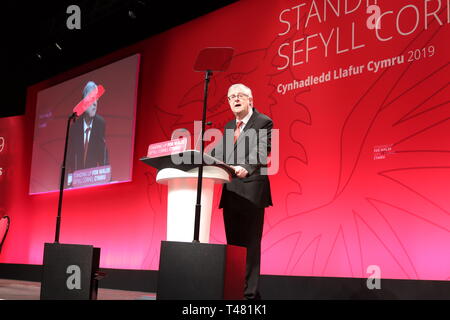 Welsh arbeit Chef Mark Drakeford Adressen der Delegierten auf die Waliser Arbeitskonferenz auf das Venue Cymru Llandudno Wales. Stockfoto