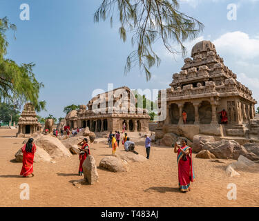 Blick auf den Platz der Pancha Rathas in Mahabalipuram, Indien. Stockfoto