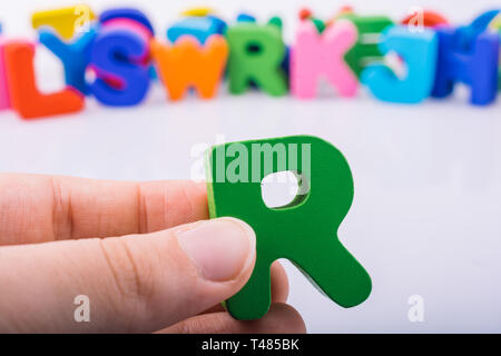 Hand schreiben cube R aus Holz Stockfoto