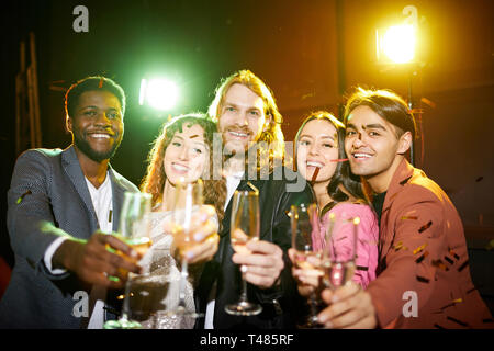 Multi-ethnischen Freunden Spaß an der Party Stockfoto