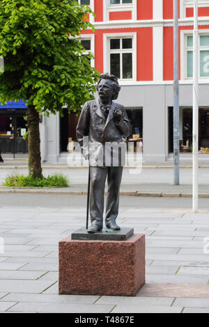 Skulptur des berühmten norwegischen Komponisten Edvard Grieg in der Nähe von Grieg Halle in Bergen, Norwegen Stockfoto